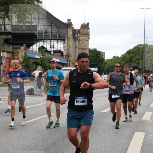 29.06.2025 - hella hamburg halbmarathon Yannick Fuchs http://msf.ph/oto/8454230 29.06.2025 10:56:09 20KM 1006, 1128, 1135, 1147, 1190, 1377, 1568, 1726, 3097, 3921, 4095, 4859, 5547, 6414, 6415, 6580, 6815, 7658, 8154, 9131, 9718, 9928, 10214, 10519, 10797, 11670, 11968, 12567, 13868, 13958, 14456, 14574, 15291, 15686, 15859, 15908, 16292, 16808, 17136, 17383, 17532, 17939, 17955, 18000, 18599, 18799, 18808, 18919, 19023 meine-sportfotos.de