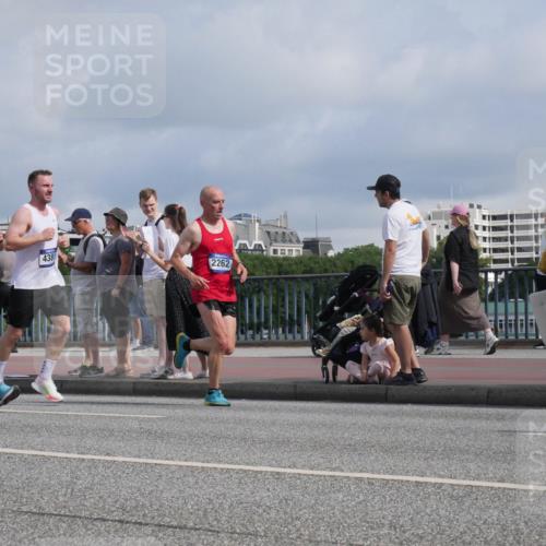 29.06.2025 - hella hamburg halbmarathon Luisa Fischer http://msf.ph/oto/8454238 29.06.2025 09:51:15 Kennedybrücke 15161, 4381, 2262, 1042, 1571, 2262, 3547, 4062, 4359, 4381, 5003, 7482, 8002, 8121, 9643, 10190, 10738, 10877 meine-sportfotos.de