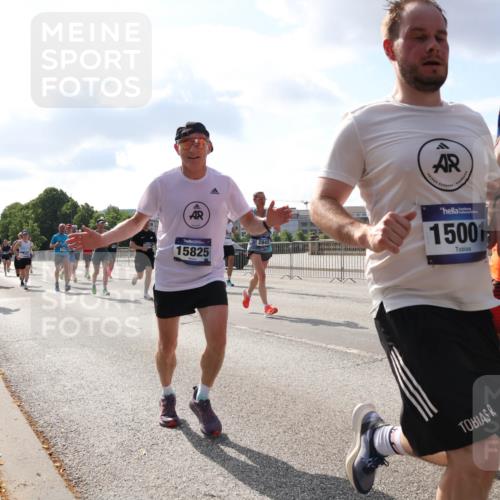 29.06.2025 - hella hamburg halbmarathon Lena Gebhardt http://msf.ph/oto/8454251 29.06.2025 09:54:15 Lombardsbrücke 15825, 15001, 488, 1098, 1119, 1171, 1342, 1399, 1413, 1424, 1476, 1549, 1892, 1902, 2020, 2098, 2188, 2270, 2516, 2561, 2823, 2842, 2889, 3477, 3562, 3785, 4017, 4029, 4183, 4185, 4235, 4237, 4270, 4816, 4949, 5020, 5115, 5528, 6198, 6266, 6309, 6575, 6630, 6819, 6831, 7167, 7297, 7709, 7734, 8023, 8142, 8269, 8576, 8698, 8743, 8928, 9030, 9043, 9105, 9463, 9482, 9619, 9815, 10057, 10237, 10529, 10792, 11077, 11848, 11936, 12084 meine-sportfotos.de