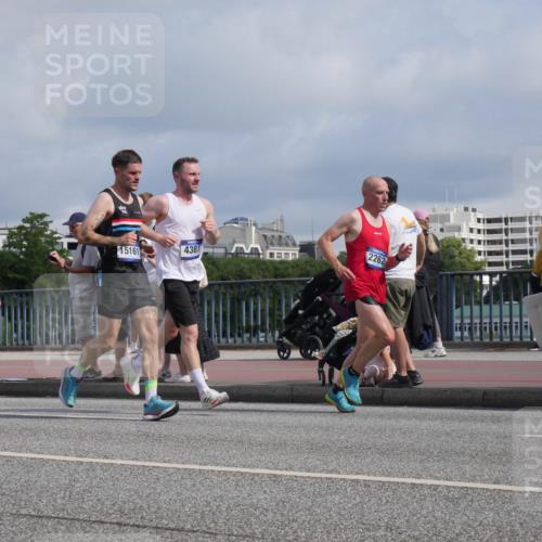 29.06.2025 - hella hamburg halbmarathon Luisa Fischer http://msf.ph/oto/8454270 29.06.2025 09:51:16 Kennedybrücke 15161, 4381, 2262, 1042, 1571, 2262, 3547, 4062, 4381, 5003, 7310, 7482, 8002, 8121, 9643, 10190, 10451, 10738, 10877 meine-sportfotos.de