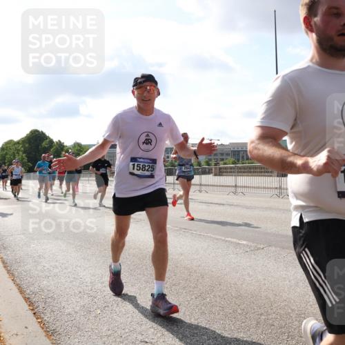 29.06.2025 - hella hamburg halbmarathon Lena Gebhardt http://msf.ph/oto/8454275 29.06.2025 09:54:15 Lombardsbrücke 1254, 15825, 2842, 15001, 1098, 1119, 1171, 1342, 1399, 1413, 1424, 1476, 1549, 1892, 1902, 2020, 2098, 2188, 2270, 2516, 2561, 2823, 2842, 2889, 3477, 3562, 3785, 4017, 4029, 4183, 4185, 4235, 4237, 4270, 4816, 4949, 5020, 5115, 5528, 6198, 6266, 6309, 6575, 6630, 6819, 6831, 7167, 7297, 7709, 7734, 8023, 8142, 8269, 8576, 8698, 8743, 8928, 9030, 9043, 9105, 9463, 9482, 9619, 9815, 10057, 10237, 10529, 10792, 11077, 11848, 11936, 12084 meine-sportfotos.de
