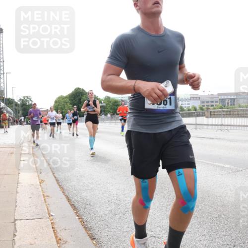 29.06.2025 - hella hamburg halbmarathon Lena Gebhardt http://msf.ph/oto/8454347 29.06.2025 10:31:13 Lombardsbrücke 1198, 561, 1059, 1292, 1472, 1773, 1979, 2097, 2268, 2414, 2505, 2914, 3131, 4198, 4561, 4817, 5165, 5437, 5846, 5943, 6057, 6078, 6195, 6556, 6620, 6787, 7351, 7604, 7772, 8050, 8072, 8073, 8757, 9576, 9830, 10111, 10586, 10989, 11587, 11981, 11988, 12384, 12627, 14095, 14349, 14803, 15299, 15466, 15589, 15725, 16457, 16978, 17224, 17463, 17509, 17587, 17706, 17742, 17966, 19052, 19226 meine-sportfotos.de