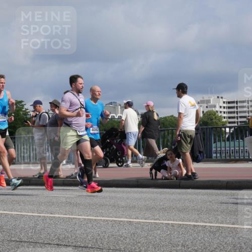 29.06.2025 - hella hamburg halbmarathon Luisa Fischer http://msf.ph/oto/8454359 29.06.2025 09:51:17 Kennedybrücke 8002, 50031, 4062, 1042, 1571, 2262, 3547, 4062, 4381, 5003, 7310, 7482, 8002, 8121, 9643, 10190, 10451, 10738, 10877 meine-sportfotos.de