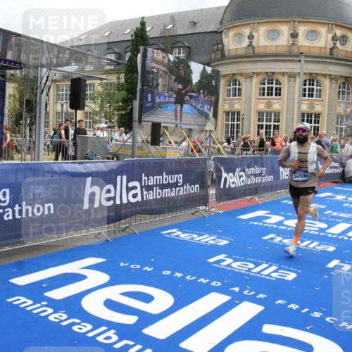 29.06.2025 - hella hamburg halbmarathon Michael Strokosch http://msf.ph/oto/8454373 29.06.2025 10:31:05 Ziel 5826, 16508 meine-sportfotos.de