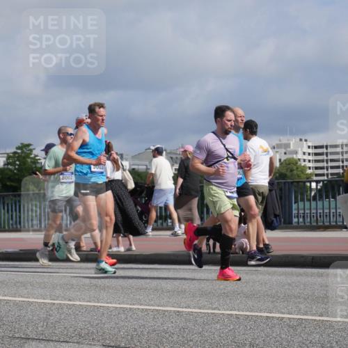 29.06.2025 - hella hamburg halbmarathon Luisa Fischer http://msf.ph/oto/8454396 29.06.2025 09:51:18 Kennedybrücke 8002, 062, 1042, 1571, 2262, 3547, 4062, 4381, 5003, 7310, 7482, 8002, 8121, 9643, 10190, 10451, 10738, 10877 meine-sportfotos.de