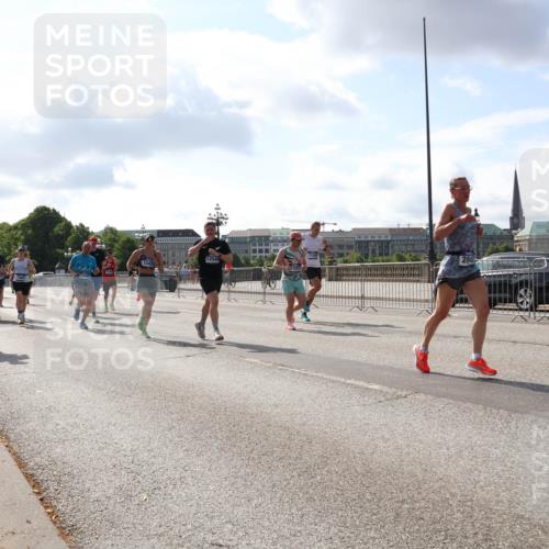 29.06.2025 - hella hamburg halbmarathon Lena Gebhardt http://msf.ph/oto/8454404 29.06.2025 09:54:16 Lombardsbrücke 13123, 15422, 12549, 1098, 1119, 1171, 1342, 1399, 1413, 1424, 1476, 1549, 1892, 1902, 2020, 2098, 2188, 2270, 2470, 2561, 2823, 2842, 2889, 3477, 3562, 3785, 4017, 4029, 4183, 4185, 4235, 4237, 4270, 4816, 4949, 5020, 5115, 5528, 5706, 6198, 6266, 6309, 6630, 6819, 6831, 7167, 7274, 7297, 7709, 7734, 8023, 8142, 8269, 8374, 8576, 8698, 8743, 8928, 9030, 9043, 9105, 9463, 9482, 9619, 9815, 10057, 10237, 10529, 10792, 11848, 11936, 12084 meine-sportfotos.de