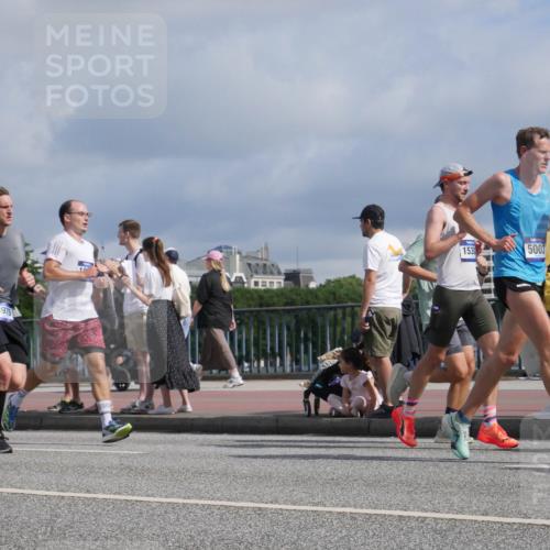 29.06.2025 - hella hamburg halbmarathon Luisa Fischer http://msf.ph/oto/8454446 29.06.2025 09:51:18 Kennedybrücke 13975, 1538, 5003, 1042, 1571, 2262, 3547, 4062, 4381, 5003, 7310, 7482, 8002, 8121, 9643, 10190, 10451, 10738, 10877 meine-sportfotos.de