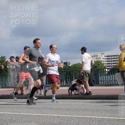 29.06.2025 - hella hamburg halbmarathon Luisa Fischer http://msf.ph/oto/8454469 29.06.2025 09:51:19 Kennedybrücke 35, 1395, 10190, 1042, 1571, 2262, 3547, 4062, 4381, 5003, 7310, 7482, 8002, 9643, 10190, 10451, 10738, 10877 meine-sportfotos.de