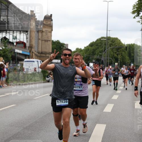29.06.2025 - hella hamburg halbmarathon Yannick Fuchs http://msf.ph/oto/8454490 29.06.2025 10:56:11 20KM 1006, 1128, 1190, 1264, 1377, 1568, 1726, 3097, 3921, 4859, 5547, 6414, 6415, 6580, 6815, 7658, 8154, 9131, 9718, 9928, 10214, 10519, 10797, 11670, 11968, 12567, 13868, 13958, 14368, 14456, 14574, 15291, 15686, 15859, 15908, 16292, 16808, 17136, 17383, 17532, 17939, 17955, 18000, 18599, 18808, 18919, 19023 meine-sportfotos.de