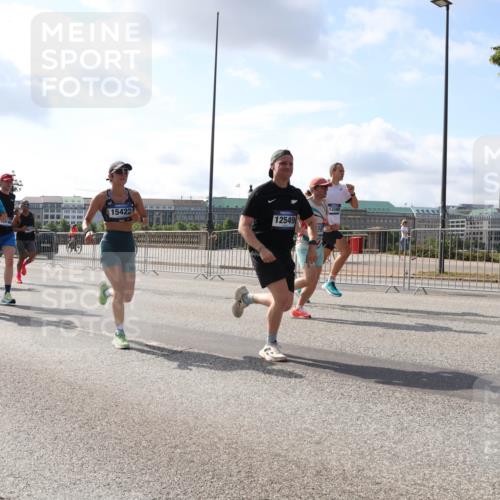 29.06.2025 - hella hamburg halbmarathon Lena Gebhardt http://msf.ph/oto/8454611 29.06.2025 09:54:18 Lombardsbrücke 15422, 13707, 6630, 12549, 13348, 1098, 1119, 1171, 1342, 1399, 1413, 1424, 1476, 1549, 1892, 1902, 2020, 2098, 2188, 2442, 2470, 2561, 2823, 2842, 2889, 3477, 3562, 3785, 4017, 4029, 4183, 4185, 4235, 4237, 4270, 4816, 5020, 5528, 5706, 6198, 6266, 6309, 6630, 6819, 6831, 7087, 7167, 7274, 7297, 7709, 7734, 8023, 8142, 8269, 8374, 8576, 8698, 8743, 8928, 9043, 9105, 9463, 9482, 9619, 9815, 10057, 10237, 10529, 10792, 11848, 11936, 12084 meine-sportfotos.de
