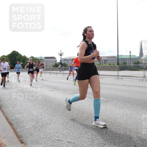 29.06.2025 - hella hamburg halbmarathon Lena Gebhardt http://msf.ph/oto/8454618 29.06.2025 10:31:15 Lombardsbrücke 17509, 4817, 16457, 16457, 1292, 1472, 1773, 1979, 2097, 2268, 2414, 2505, 2914, 3131, 4561, 4817, 5165, 5437, 5846, 5943, 6057, 6078, 6195, 6546, 6556, 6620, 6787, 7351, 7604, 7772, 8050, 8072, 8073, 8757, 9576, 10111, 10586, 10989, 11587, 11981, 11988, 12384, 12627, 13724, 14095, 14349, 14803, 15466, 15589, 15725, 16457, 16978, 17224, 17463, 17509, 17517, 17587, 17706, 17742, 17966, 19052, 19226 meine-sportfotos.de
