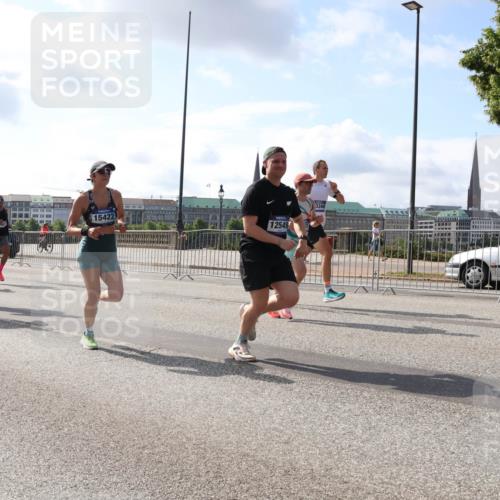 29.06.2025 - hella hamburg halbmarathon Lena Gebhardt http://msf.ph/oto/8454638 29.06.2025 09:54:18 Lombardsbrücke 6630, 13707, 746, 15422, 12549, 3348, 1098, 1119, 1171, 1342, 1399, 1413, 1424, 1476, 1549, 1892, 1902, 2020, 2098, 2188, 2442, 2470, 2561, 2823, 2842, 2889, 3477, 3562, 3785, 4017, 4029, 4183, 4185, 4235, 4237, 4270, 4816, 5020, 5528, 5706, 6198, 6266, 6309, 6630, 6819, 6831, 7087, 7167, 7274, 7297, 7709, 7734, 8023, 8142, 8269, 8374, 8576, 8698, 8743, 8928, 9043, 9105, 9463, 9482, 9619, 9815, 10057, 10237, 10529, 10792, 11848, 11936, 12084 meine-sportfotos.de
