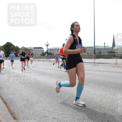 29.06.2025 - hella hamburg halbmarathon Lena Gebhardt http://msf.ph/oto/8454651 29.06.2025 10:31:15 Lombardsbrücke 17509, 6057, 16457, 11, 1292, 1472, 1773, 1979, 2097, 2268, 2414, 2505, 2914, 3131, 4561, 4817, 5165, 5437, 5846, 5943, 6057, 6078, 6195, 6546, 6556, 6620, 6787, 7351, 7604, 7772, 8050, 8072, 8073, 8757, 9576, 10111, 10586, 10989, 11587, 11981, 11988, 12384, 12627, 13724, 14095, 14349, 14803, 15466, 15589, 15725, 16457, 16978, 17224, 17463, 17509, 17517, 17587, 17706, 17742, 17966, 19052, 19226 meine-sportfotos.de