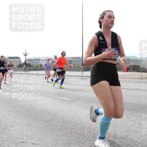 29.06.2025 - hella hamburg halbmarathon Lena Gebhardt http://msf.ph/oto/8454721 29.06.2025 10:31:16 Lombardsbrücke 057, 16457, 5437, 1292, 1472, 1773, 1979, 2097, 2268, 2414, 2505, 2914, 3131, 4561, 4817, 5165, 5437, 5846, 5943, 6057, 6078, 6195, 6546, 6620, 6787, 7351, 7604, 7772, 8050, 8072, 8073, 8757, 9576, 10111, 10586, 10989, 11587, 11981, 11988, 12384, 12627, 13724, 14095, 14349, 14803, 15466, 15589, 15725, 16457, 16978, 17224, 17404, 17463, 17509, 17517, 17587, 17706, 17742, 17966, 19052, 19226 meine-sportfotos.de