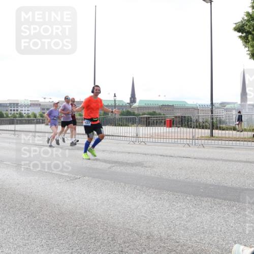 29.06.2025 - hella hamburg halbmarathon Lena Gebhardt http://msf.ph/oto/8454749 29.06.2025 10:31:16 Lombardsbrücke 16457, 2414, 5437, 1292, 1472, 1773, 1979, 2097, 2268, 2414, 2505, 2914, 3131, 4561, 4817, 5165, 5437, 5846, 5943, 6057, 6078, 6195, 6546, 6620, 6787, 7351, 7604, 7772, 8050, 8072, 8073, 8757, 9576, 10111, 10586, 10989, 11587, 11981, 11988, 12384, 12627, 13724, 14095, 14349, 14803, 15466, 15589, 15725, 16457, 16978, 17224, 17404, 17463, 17509, 17517, 17587, 17706, 17742, 17966, 19052, 19226 meine-sportfotos.de