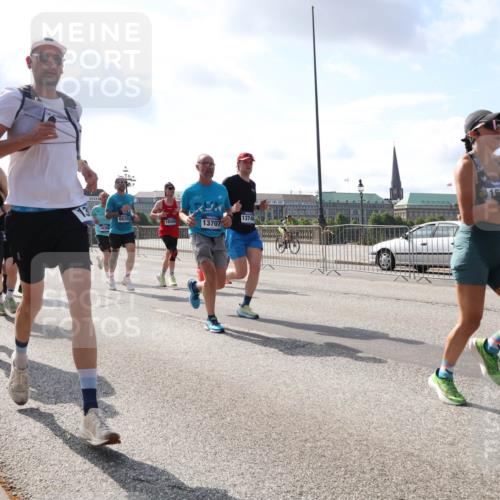 29.06.2025 - hella hamburg halbmarathon Lena Gebhardt http://msf.ph/oto/8454761 29.06.2025 09:54:19 Lombardsbrücke 17710, 13123, 13746, 6630, 18509, 13707, 18380, 1, 1098, 1119, 1171, 1342, 1399, 1413, 1424, 1476, 1549, 1892, 1902, 2020, 2098, 2188, 2442, 2470, 2561, 2670, 2823, 2842, 2889, 3477, 3562, 3785, 4017, 4029, 4183, 4185, 4235, 4237, 4270, 4816, 5020, 5528, 5706, 6198, 6266, 6309, 6630, 6819, 6831, 7087, 7167, 7274, 7297, 7709, 7734, 8023, 8142, 8269, 8374, 8576, 8698, 8743, 8928, 9043, 9105, 9463, 9482, 9619, 9815, 10057, 10237, 10529, 10792, 11848, 11936, 12084 meine-sportfotos.de