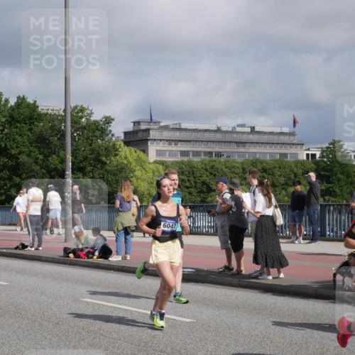 29.06.2025 - hella hamburg halbmarathon Luisa Fischer http://msf.ph/oto/8454779 29.06.2025 09:51:32 Kennedybrücke 12739, 18004, 6047, 140, 1600, 2797, 6037, 6047, 7981, 9640, 10369 meine-sportfotos.de