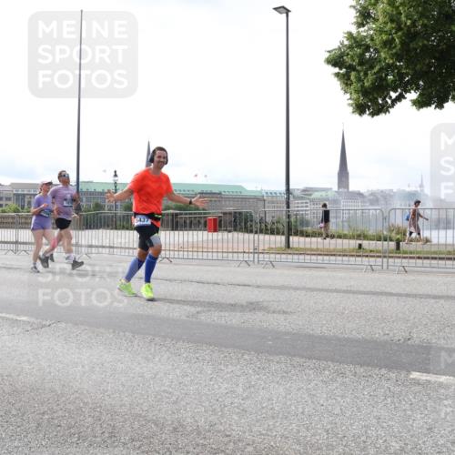 29.06.2025 - hella hamburg halbmarathon Lena Gebhardt http://msf.ph/oto/8454797 29.06.2025 10:31:17 Lombardsbrücke 1979, 5437, 1292, 1472, 1773, 1979, 2097, 2268, 2414, 2505, 2914, 3131, 4561, 4817, 5165, 5437, 5846, 5943, 6057, 6078, 6195, 6546, 6620, 6787, 7351, 7604, 7772, 8050, 8072, 8073, 8757, 9183, 9576, 10111, 10586, 10989, 11587, 11981, 11988, 12384, 12627, 13724, 14095, 14349, 14803, 15466, 15589, 15725, 16457, 16978, 17224, 17404, 17463, 17509, 17517, 17587, 17706, 17742, 17966, 19052, 19226 meine-sportfotos.de