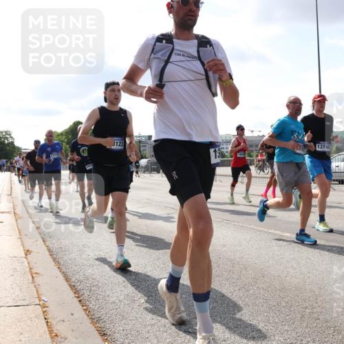 29.06.2025 - hella hamburg halbmarathon Lena Gebhardt http://msf.ph/oto/8454811 29.06.2025 09:54:19 Lombardsbrücke 17710, 3123, 13, 13746, 1098, 1119, 1171, 1342, 1399, 1413, 1424, 1476, 1549, 1892, 1902, 2020, 2098, 2188, 2442, 2470, 2561, 2670, 2823, 2842, 2889, 3477, 3562, 3785, 4017, 4029, 4183, 4185, 4235, 4237, 4270, 4816, 5020, 5528, 5706, 6198, 6266, 6309, 6630, 6819, 6831, 7087, 7167, 7274, 7297, 7709, 7734, 8023, 8142, 8269, 8374, 8576, 8698, 8743, 8928, 9043, 9105, 9463, 9482, 9619, 9815, 10057, 10237, 10529, 10792, 11848, 11936, 12084 meine-sportfotos.de