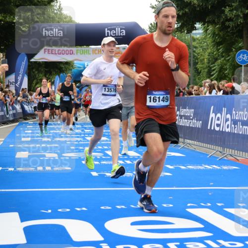 29.06.2025 - hella hamburg halbmarathon Strokosch-Dieckow http://msf.ph/oto/8454818 29.06.2025 10:48:05 Ziel 1086, 1914, 4324, 4528, 4601, 4711, 6377, 9544, 9626, 9638, 12685, 12706, 12724, 12747, 12808, 13570, 14192, 14814, 15590, 15973, 15981, 16094, 16149, 16269, 18206, 18922, 19198 meine-sportfotos.de