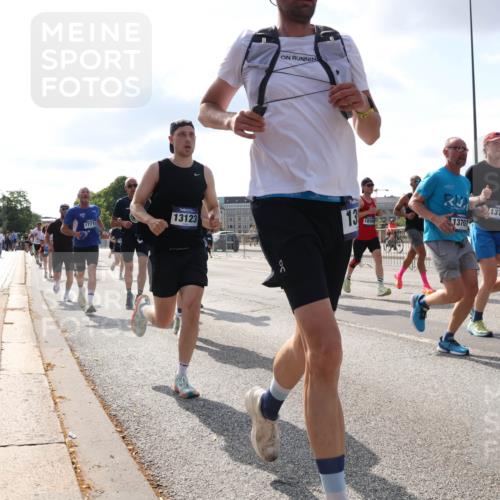 29.06.2025 - hella hamburg halbmarathon Lena Gebhardt http://msf.ph/oto/8454830 29.06.2025 09:54:19 Lombardsbrücke 17710, 13123, 13, 1850, 13707, 13746, 1098, 1119, 1171, 1342, 1399, 1413, 1424, 1476, 1549, 1892, 1902, 2020, 2098, 2188, 2442, 2470, 2561, 2670, 2823, 2842, 2889, 3477, 3562, 3785, 4017, 4029, 4183, 4185, 4235, 4237, 4270, 4816, 5020, 5528, 5706, 6198, 6266, 6309, 6630, 6819, 6831, 7087, 7167, 7274, 7297, 7709, 7734, 8023, 8142, 8269, 8374, 8576, 8698, 8743, 8928, 9043, 9105, 9463, 9482, 9619, 9815, 10057, 10237, 10529, 10792, 11848, 11936, 12084 meine-sportfotos.de