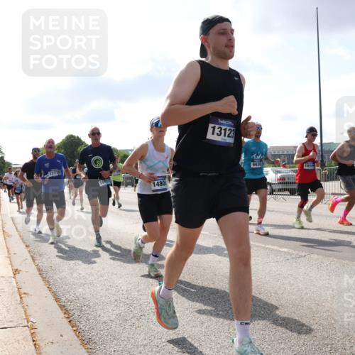 29.06.2025 - hella hamburg halbmarathon Lena Gebhardt http://msf.ph/oto/8454883 29.06.2025 09:54:20 Lombardsbrücke 17710, 18427, 14804, 13123, 6630, 18509, 1098, 1119, 1171, 1342, 1399, 1413, 1424, 1476, 1549, 1892, 1902, 1942, 2020, 2098, 2188, 2442, 2470, 2561, 2670, 2823, 2842, 2889, 3477, 3562, 3785, 4017, 4029, 4183, 4185, 4235, 4237, 4270, 4816, 5020, 5528, 5706, 6198, 6266, 6309, 6630, 6819, 6831, 7087, 7167, 7274, 7297, 7709, 7734, 8142, 8269, 8374, 8576, 8698, 8743, 8928, 9043, 9105, 9463, 9482, 9619, 9815, 10057, 10237, 10529, 11848, 11936, 12084 meine-sportfotos.de