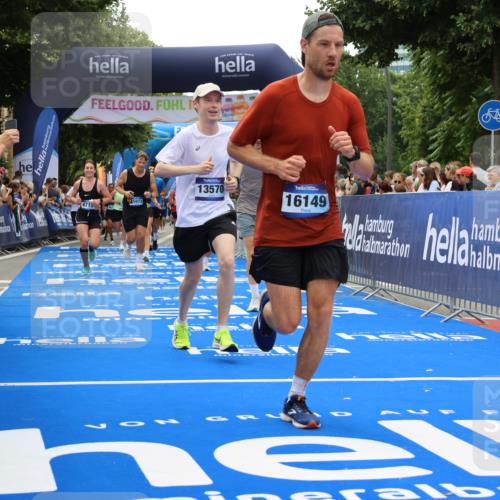 29.06.2025 - hella hamburg halbmarathon Strokosch-Dieckow http://msf.ph/oto/8454889 29.06.2025 10:48:04 Ziel 1086, 1914, 4324, 4528, 4601, 4711, 6377, 9544, 9626, 9638, 12685, 12706, 12724, 12747, 12808, 13570, 14192, 14814, 15590, 15973, 15981, 16094, 16149, 16269, 16766, 18206, 18922, 19198 meine-sportfotos.de