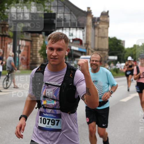 29.06.2025 - hella hamburg halbmarathon Yannick Fuchs http://msf.ph/oto/8454894 29.06.2025 10:56:12 20KM 1006, 1128, 1190, 1264, 1377, 1568, 1726, 3097, 3921, 4859, 5547, 6414, 6415, 6580, 6815, 7658, 8154, 9131, 9718, 9928, 10214, 10519, 10797, 11670, 11968, 12567, 13868, 13958, 14368, 14456, 14574, 15291, 15686, 15859, 15908, 16292, 16808, 17136, 17383, 17532, 17939, 17955, 18000, 18599, 18808, 18919, 19023 meine-sportfotos.de
