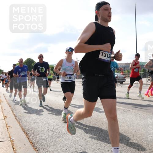 29.06.2025 - hella hamburg halbmarathon Lena Gebhardt http://msf.ph/oto/8454903 29.06.2025 09:54:20 Lombardsbrücke 7710, 18427, 14804, 13123, 18509, 1098, 1119, 1171, 1342, 1399, 1413, 1424, 1476, 1549, 1892, 1902, 1942, 2020, 2098, 2188, 2442, 2470, 2561, 2670, 2823, 2842, 2889, 3477, 3562, 3785, 4017, 4029, 4183, 4185, 4235, 4237, 4270, 4816, 5020, 5528, 5706, 6198, 6266, 6309, 6630, 6819, 6831, 7087, 7167, 7274, 7297, 7709, 7734, 8142, 8269, 8374, 8576, 8698, 8743, 8928, 9043, 9105, 9463, 9482, 9619, 9815, 10057, 10237, 10529, 11848, 11936, 12084 meine-sportfotos.de