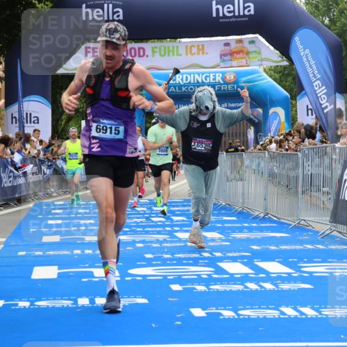29.06.2025 - hella hamburg halbmarathon Strokosch-Dieckow http://msf.ph/oto/8454915 29.06.2025 10:36:35 Ziel 1571, 2121, 3809, 5092, 6915, 8121, 9296, 11833, 14622, 15621, 16523, 17723, 18038, 18733 meine-sportfotos.de