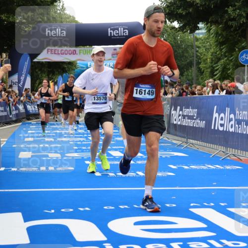29.06.2025 - hella hamburg halbmarathon Strokosch-Dieckow http://msf.ph/oto/8454953 29.06.2025 10:48:04 Ziel 1086, 1914, 4324, 4528, 4601, 4711, 6377, 9544, 9626, 9638, 12685, 12706, 12724, 12747, 12808, 13570, 14192, 14814, 15590, 15973, 15981, 16094, 16149, 16269, 16766, 18206, 18922, 19198 meine-sportfotos.de