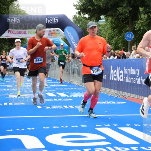 29.06.2025 - hella hamburg halbmarathon Strokosch-Dieckow http://msf.ph/oto/8455037 29.06.2025 10:48:04 Ziel 1086, 1914, 4324, 4528, 4601, 4711, 6377, 9544, 9626, 9638, 12685, 12706, 12724, 12747, 12808, 13570, 14192, 14814, 15590, 15973, 15981, 16094, 16149, 16269, 16766, 18206, 18922, 19198 meine-sportfotos.de