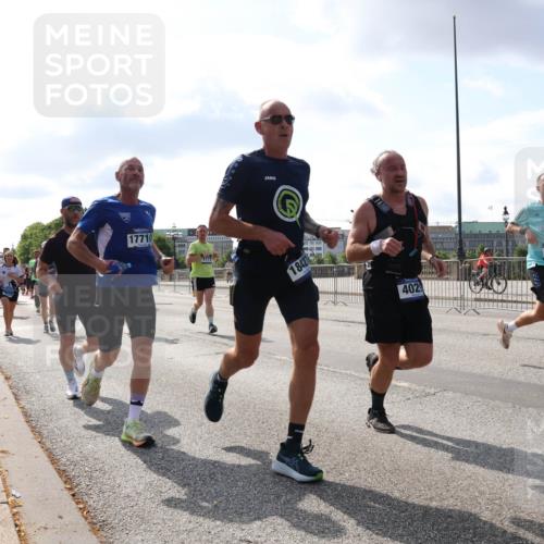 29.06.2025 - hella hamburg halbmarathon Lena Gebhardt http://msf.ph/oto/8455081 29.06.2025 09:54:21 Lombardsbrücke 17710, 18427, 402, 18380, 1098, 1119, 1171, 1342, 1399, 1413, 1424, 1476, 1549, 1892, 1902, 1942, 2020, 2098, 2188, 2442, 2470, 2561, 2670, 2823, 2842, 2889, 3477, 3562, 3785, 4017, 4029, 4183, 4185, 4235, 4237, 4270, 4816, 5020, 5528, 5706, 6198, 6266, 6630, 6819, 6831, 7087, 7167, 7274, 7297, 7709, 7734, 8142, 8269, 8374, 8576, 8698, 8743, 8928, 9043, 9105, 9463, 9482, 9619, 9815, 10057, 10237, 10529, 11848, 11936, 12084 meine-sportfotos.de