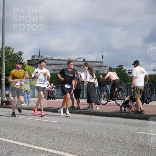 29.06.2025 - hella hamburg halbmarathon Luisa Fischer http://msf.ph/oto/8455084 29.06.2025 09:51:41 Kennedybrücke 11447, 12088, 1390, 1319, 10369, 2044, 2707, 2797, 2849, 3014, 5050, 5124, 6771, 7109, 9686, 10369 meine-sportfotos.de