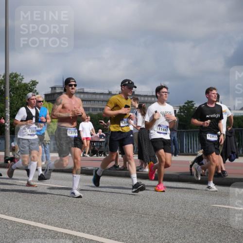29.06.2025 - hella hamburg halbmarathon Luisa Fischer http://msf.ph/oto/8455141 29.06.2025 09:51:42 Kennedybrücke 00, 149, 1117, 1208, 18156, 11447, 13900, 13190, 10369, 2044, 2707, 2797, 2849, 3014, 5050, 5124, 6771, 7109, 9686, 10369 meine-sportfotos.de
