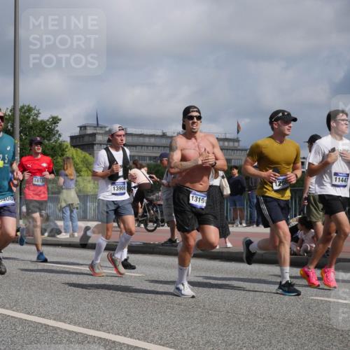 29.06.2025 - hella hamburg halbmarathon Luisa Fischer http://msf.ph/oto/8455169 29.06.2025 09:51:42 Kennedybrücke 1431, 2025, 0400, 1815, 13900, 1319, 11447, 2044, 2707, 2797, 2849, 3014, 5050, 5124, 6771, 7109, 9686, 10369 meine-sportfotos.de