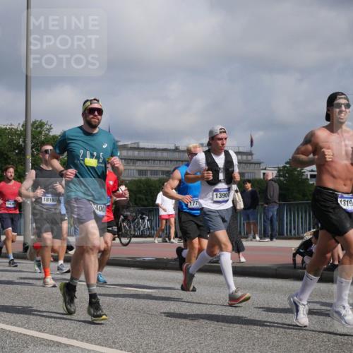 29.06.2025 - hella hamburg halbmarathon Luisa Fischer http://msf.ph/oto/8455198 29.06.2025 09:51:42 Kennedybrücke 2, 2025, 14311, 18193, 400, 177, 13900, 1319, 2044, 2707, 2797, 2849, 3014, 5050, 5124, 6771, 7109, 9686, 10369 meine-sportfotos.de