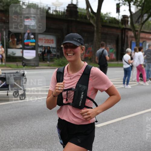 29.06.2025 - hella hamburg halbmarathon Yannick Fuchs http://msf.ph/oto/8455211 29.06.2025 10:56:15 20KM 1006, 1128, 1264, 1377, 1568, 1573, 1726, 3921, 4859, 5547, 6414, 6415, 6580, 6815, 7658, 8154, 9131, 9718, 9928, 10214, 10519, 10797, 11670, 11968, 12156, 12567, 13498, 13868, 14368, 14456, 14574, 15291, 15686, 15859, 16292, 16808, 17136, 17383, 17532, 17939, 17955, 18000, 18599, 18919, 19023 meine-sportfotos.de
