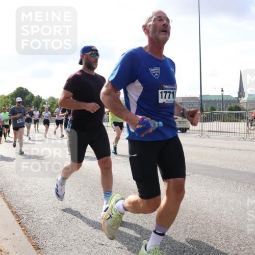 29.06.2025 - hella hamburg halbmarathon Lena Gebhardt http://msf.ph/oto/8455256 29.06.2025 09:54:22 Lombardsbrücke 5020, 8576, 17710, 1098, 1119, 1171, 1342, 1399, 1413, 1424, 1476, 1549, 1892, 1902, 1942, 2020, 2098, 2188, 2442, 2470, 2561, 2670, 2842, 2889, 3477, 3562, 3785, 4017, 4029, 4183, 4185, 4235, 4237, 4270, 4816, 5020, 5528, 5706, 6198, 6266, 6630, 6819, 6831, 7087, 7167, 7274, 7297, 7709, 7734, 8142, 8374, 8576, 8698, 8743, 8916, 8928, 9043, 9105, 9463, 9482, 9619, 9815, 9924, 10057, 10237, 10529, 11848, 11936, 12084 meine-sportfotos.de