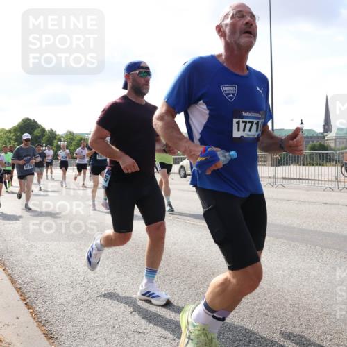 29.06.2025 - hella hamburg halbmarathon Lena Gebhardt http://msf.ph/oto/8455284 29.06.2025 09:54:22 Lombardsbrücke 5020, 8576, 155, 17710, 1098, 1119, 1171, 1342, 1399, 1413, 1424, 1476, 1549, 1892, 1902, 1942, 2020, 2098, 2188, 2442, 2470, 2561, 2670, 2842, 2889, 3477, 3562, 3785, 4017, 4029, 4183, 4185, 4235, 4237, 4270, 4816, 5020, 5528, 5706, 6198, 6266, 6630, 6819, 6831, 7087, 7167, 7274, 7297, 7709, 7734, 8142, 8374, 8576, 8698, 8743, 8916, 8928, 9043, 9105, 9463, 9482, 9619, 9815, 9924, 10057, 10237, 10529, 11848, 11936, 12084 meine-sportfotos.de