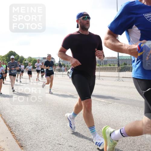 29.06.2025 - hella hamburg halbmarathon Lena Gebhardt http://msf.ph/oto/8455307 29.06.2025 09:54:22 Lombardsbrücke 5020, 8576, 15573, 17710, 1098, 1119, 1171, 1342, 1399, 1413, 1424, 1476, 1549, 1892, 1902, 1942, 2020, 2098, 2188, 2442, 2470, 2561, 2670, 2842, 2889, 3477, 3562, 3785, 4017, 4029, 4183, 4185, 4235, 4237, 4270, 4816, 5020, 5528, 5706, 6198, 6266, 6630, 6819, 6831, 7087, 7167, 7274, 7297, 7709, 7734, 8142, 8374, 8576, 8698, 8743, 8916, 8928, 9043, 9105, 9463, 9482, 9619, 9815, 9924, 10057, 10237, 10529, 11848, 11936, 12084 meine-sportfotos.de