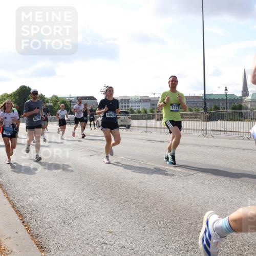 29.06.2025 - hella hamburg halbmarathon Lena Gebhardt http://msf.ph/oto/8455372 29.06.2025 09:54:22 Lombardsbrücke 8576, 05, 1098, 1119, 1171, 1342, 1399, 1413, 1424, 1476, 1549, 1892, 1902, 1942, 2020, 2098, 2188, 2442, 2470, 2561, 2670, 2842, 2889, 3477, 3562, 3785, 4017, 4029, 4183, 4185, 4235, 4237, 4270, 4816, 5020, 5528, 5706, 6198, 6266, 6630, 6819, 6831, 7087, 7167, 7274, 7297, 7709, 7734, 8142, 8374, 8576, 8698, 8743, 8916, 8928, 9043, 9105, 9463, 9482, 9619, 9815, 9924, 10057, 10237, 10529, 11848, 11936, 12084 meine-sportfotos.de