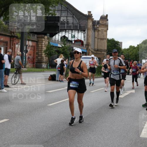 29.06.2025 - hella hamburg halbmarathon Yannick Fuchs http://msf.ph/oto/8455408 29.06.2025 10:56:16 20KM 1006, 1128, 1264, 1377, 1568, 1573, 1726, 3921, 4859, 5547, 6414, 6415, 6580, 6815, 7658, 8154, 8624, 9131, 9718, 9928, 10214, 10519, 10797, 11670, 11968, 12156, 12567, 13498, 13868, 14368, 14456, 14574, 15291, 15686, 15859, 16292, 16808, 17136, 17383, 17532, 17939, 17955, 18000, 18599, 18919, 19023 meine-sportfotos.de