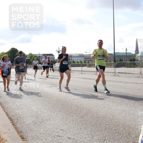 29.06.2025 - hella hamburg halbmarathon Lena Gebhardt http://msf.ph/oto/8455414 29.06.2025 09:54:22 Lombardsbrücke 5020, 8576, 15573, 1171, 105, 1098, 1119, 1171, 1342, 1399, 1413, 1424, 1476, 1549, 1892, 1902, 1942, 2020, 2098, 2188, 2442, 2470, 2561, 2670, 2842, 2889, 3477, 3562, 3785, 4017, 4029, 4183, 4185, 4235, 4237, 4270, 4816, 5020, 5528, 5706, 6198, 6266, 6630, 6819, 6831, 7087, 7167, 7274, 7297, 7709, 7734, 8142, 8374, 8576, 8698, 8743, 8916, 8928, 9043, 9105, 9463, 9482, 9619, 9815, 9924, 10057, 10237, 10529, 11848, 11936, 12084 meine-sportfotos.de