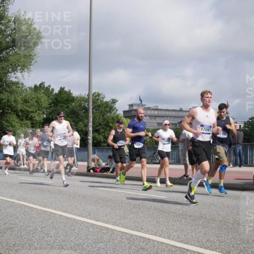29.06.2025 - hella hamburg halbmarathon Luisa Fischer http://msf.ph/oto/8455480 29.06.2025 09:51:54 Kennedybrücke 147, 8350, 4766, 15561, 2980, 1603, 17097, 3158, 1603, 2745, 2750, 2980, 3116, 4148, 4766, 5648, 6149, 6771, 7035, 7229, 8358 meine-sportfotos.de