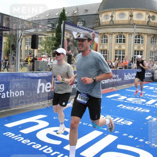 29.06.2025 - hella hamburg halbmarathon Michael Strokosch http://msf.ph/oto/8455487 29.06.2025 10:31:21 Ziel 3955, 4812, 10017, 10298, 11857, 12232, 14450, 14548, 19042 meine-sportfotos.de