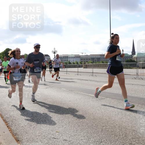 29.06.2025 - hella hamburg halbmarathon Lena Gebhardt http://msf.ph/oto/8455554 29.06.2025 09:54:23 Lombardsbrücke 12776, 5020, 8576, 11, 1098, 1119, 1171, 1342, 1399, 1413, 1424, 1476, 1549, 1817, 1892, 1902, 1942, 2020, 2098, 2188, 2442, 2470, 2561, 2670, 2842, 2889, 3477, 3562, 3785, 4017, 4029, 4183, 4185, 4235, 4237, 4270, 4816, 5020, 5528, 5706, 6198, 6266, 6630, 6819, 6831, 7087, 7167, 7274, 7297, 7709, 7734, 8142, 8374, 8576, 8698, 8743, 8916, 8928, 9043, 9105, 9463, 9482, 9619, 9815, 9924, 10057, 10237, 10529, 11848, 11936, 12084 meine-sportfotos.de