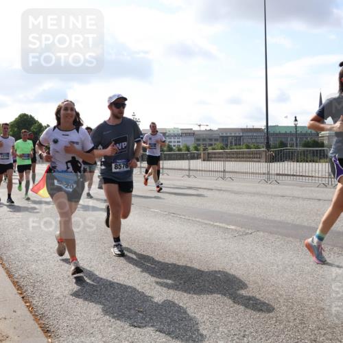 29.06.2025 - hella hamburg halbmarathon Lena Gebhardt http://msf.ph/oto/8455580 29.06.2025 09:54:23 Lombardsbrücke 12776, 17247, 5020, 8576, 15573, 1098, 1119, 1171, 1342, 1399, 1413, 1424, 1476, 1549, 1817, 1892, 1902, 1942, 2020, 2098, 2188, 2442, 2470, 2561, 2670, 2842, 2889, 3477, 3562, 3785, 4017, 4029, 4183, 4185, 4235, 4237, 4270, 4816, 5020, 5528, 5706, 6198, 6266, 6630, 6819, 6831, 7087, 7167, 7274, 7297, 7709, 7734, 8142, 8374, 8576, 8698, 8743, 8916, 8928, 9043, 9105, 9463, 9482, 9619, 9815, 9924, 10057, 10237, 10529, 11848, 11936, 12084 meine-sportfotos.de