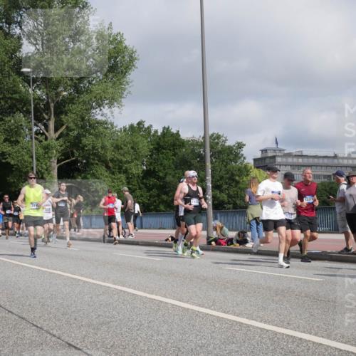 29.06.2025 - hella hamburg halbmarathon Luisa Fischer http://msf.ph/oto/8455615 29.06.2025 09:51:57 Kennedybrücke 311, 17192, 1435, 15328, 147, 1603, 2745, 2750, 2980, 3116, 4148, 4766, 5648, 6149, 7035, 7229, 8358, 8465, 9914 meine-sportfotos.de
