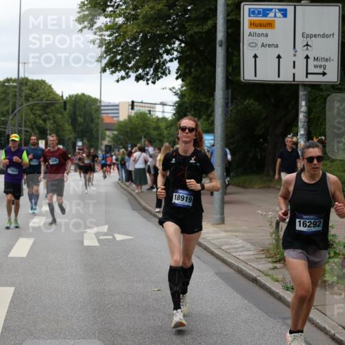 29.06.2025 - hella hamburg halbmarathon Yannick Fuchs http://msf.ph/oto/8455685 29.06.2025 10:56:17 20KM 1006, 1128, 1264, 1377, 1568, 1573, 1726, 3921, 4859, 5547, 6414, 6415, 6580, 6815, 7658, 8154, 8624, 9131, 9718, 9928, 10214, 10519, 10797, 11670, 11968, 12156, 12567, 13498, 13868, 14368, 14456, 14574, 15686, 15859, 16292, 16808, 17136, 17383, 17532, 17939, 17955, 18000, 18599, 18919, 19023 meine-sportfotos.de